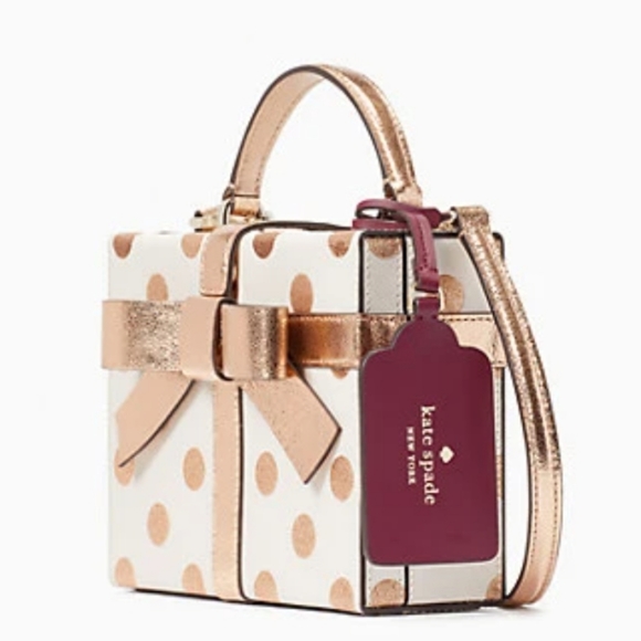 ๐50% OFF - NWTโผ๏ธ Kate Spade brand Wrapping Party Gift Box Crossbody - Picture 5 of 14